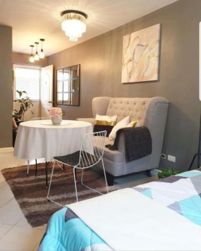 Pet-Friendly Chic Stay Near Acacia Estates & BGC
